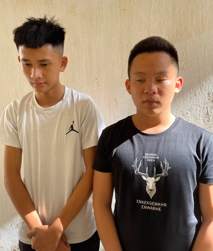 Lê Văn Thành và Lê Văn Quang tại cơ quan công an. Ảnh: Công an Thanh Hóa cung cấp.