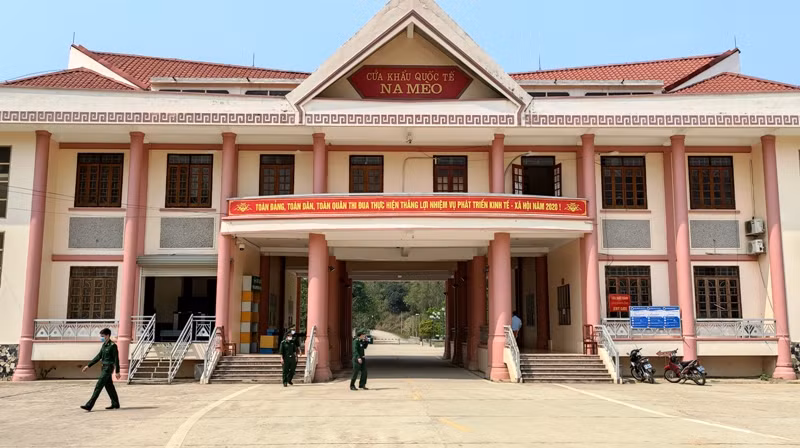 Cửa khẩu Quốc tế Nam Mèo (Thanh Hóa) luôn kiểm tra, giám sát chặt chẽ những trường hợp nhập cảnh để phòng, chống dịch bệnh Covid-19.