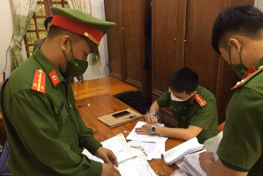 Công an huyện Anh Sơn điều tra vụ án ở xã Khai Sơn.