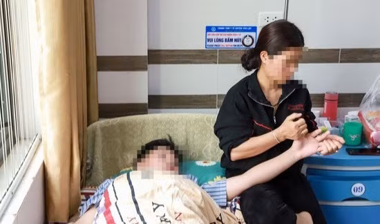 Em K.V.G.B điều trị tại Trung tâm Y tế huyện Yên Lập ngày 16/3/2023. Ảnh: Báo Phú Thọ.