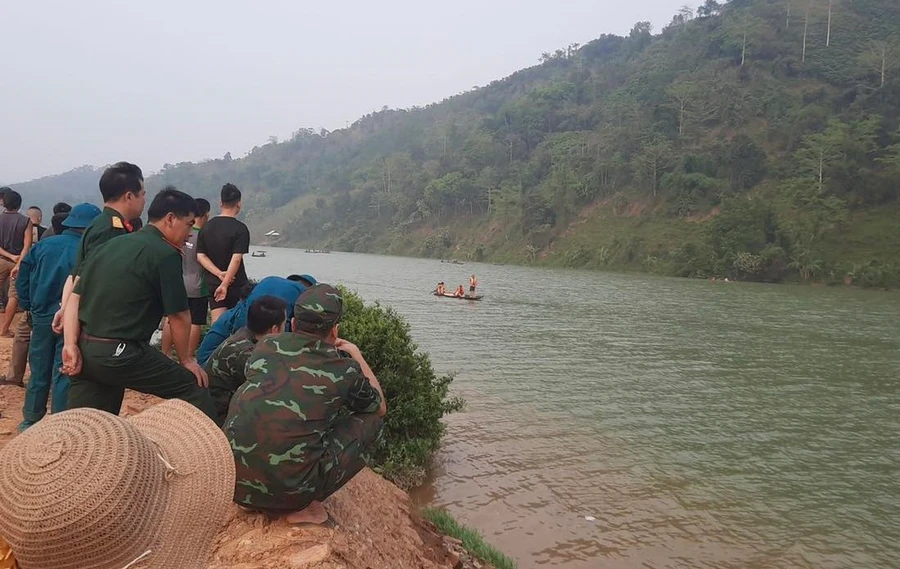 Lực lượng chức năng đang tích cực tìm kiếm các nạn nhân mất tích