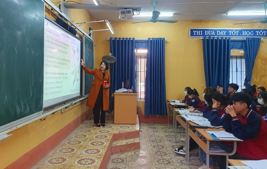 Giờ ôn tập của cô và trò Trường THPT Tam Dương