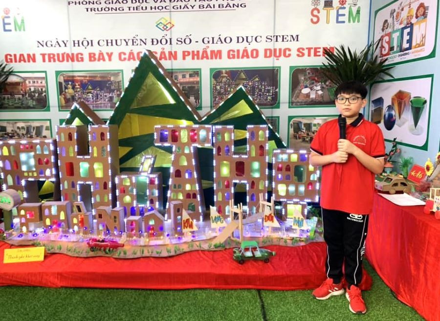 Gian trưng bày sản phẩm giáo dục STEM tại Ngày hội