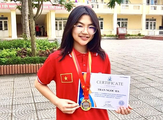 Em Trần Ngọc Hà, học sinh lớp 8A, Trường THCS Hùng Vương đạt điểm tuyệt đối 100/100 của vòng thi Quốc tế FISO Em Trần Ngọc Hà, học sinh lớp 8A, Trường THCS Hùng Vương đạt điểm tuyệt đối 100/100 của vòng thi Quốc tế FISO