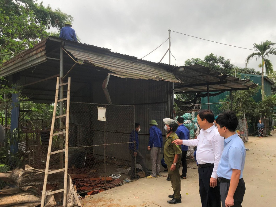 Chủ tịch UBND huyện Yên Lạc chỉ đạo xử lý tháo dỡ công trình xây dựng trên đất nông nghiệp tại xã Tề Lỗ