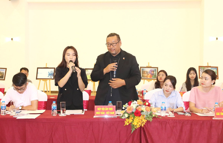 Ông Matsuo Tomoyuki góp ý về xây dựng sản phẩm ẩm thực cho du lịch Hà Giang. Ông Matsuo Tomoyuki góp ý về xây dựng sản phẩm ẩm thực cho du lịch Hà Giang.