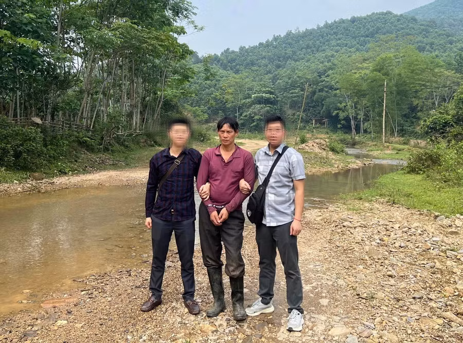 Đối tượng Cổ bị lực lượng Công an bắt giữ khi đang lẩn trốn tại huyện Hàm Yên. Ảnh: Công an huyện Hàm Yên 