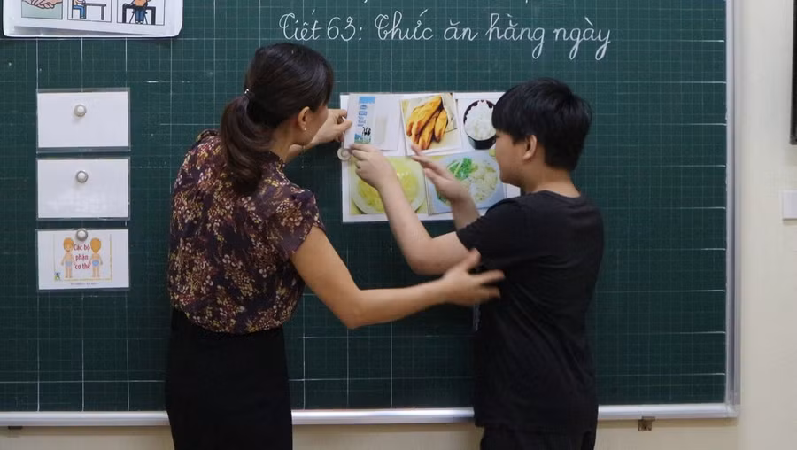 Tình trạng thiếu giáo viên, cơ sở vật chất khiến việc giáo dục trẻ khuyết tật tại Phú Thọ gặp nhiều khó khăn.