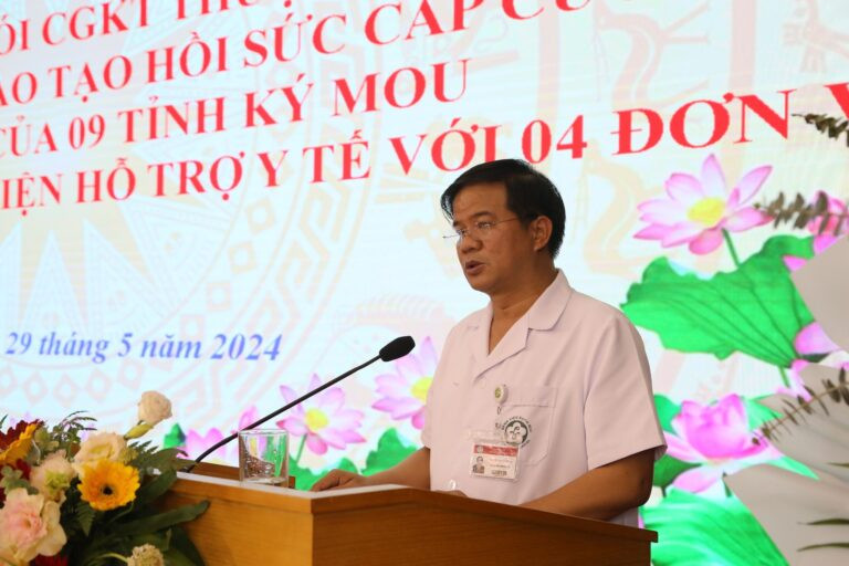 Phó Giáo sư, Tiến sĩ Đào Xuân Cơ - Giám đốc Bệnh viện Bạch Mai phát biểu tại chương trình. Phó Giáo sư, Tiến sĩ Đào Xuân Cơ - Giám đốc Bệnh viện Bạch Mai phát biểu tại chương trình.