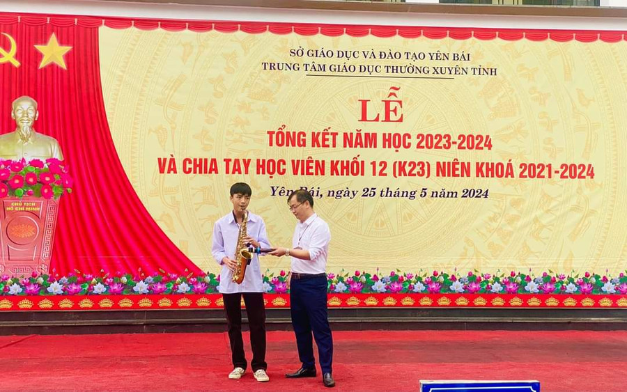 Thầy và trò của Trung tâm Giáo dục thường xuyên tỉnh Yên Bái trong buổi Tổng kết năm học 2023 - 2024. Thầy và trò của Trung tâm Giáo dục thường xuyên tỉnh Yên Bái trong buổi Tổng kết năm học 2023 - 2024.