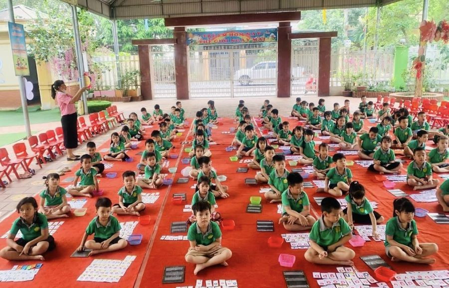 Trường Mầm non Ánh Sao tổ chức gameshow: “Trò chơi chữ cái” cho trẻ. Trường Mầm non Ánh Sao tổ chức gameshow: “Trò chơi chữ cái” cho trẻ.