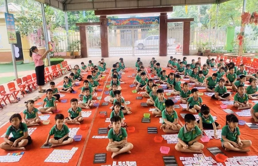 Trường Mầm non Ánh Sao tổ chức gameshow: “Trò chơi chữ cái” cho trẻ.