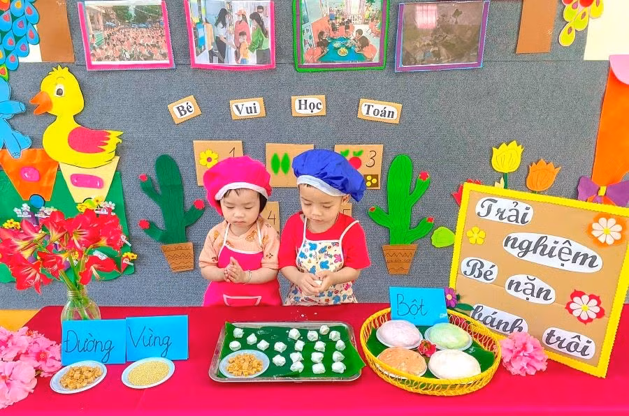 Trải nghiệm bé nặn bánh trôi ở Trường mầm non Thiện Kế.
