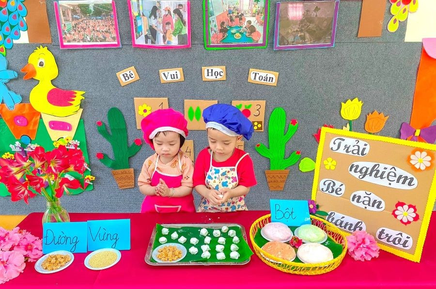 Trải nghiệm bé nặn bánh trôi ở Trường mầm non Thiện Kế. Trải nghiệm bé nặn bánh trôi ở Trường mầm non Thiện Kế.