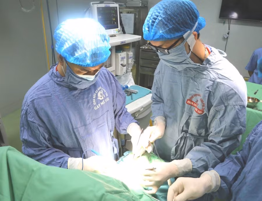 Khoa Ngoại Thần kinh, BVĐK tỉnh Phú Thọ thực hiện nhiều ca bệnh khó bằng các phương pháp phẫu thuật hiện đại nhất hiện nay.