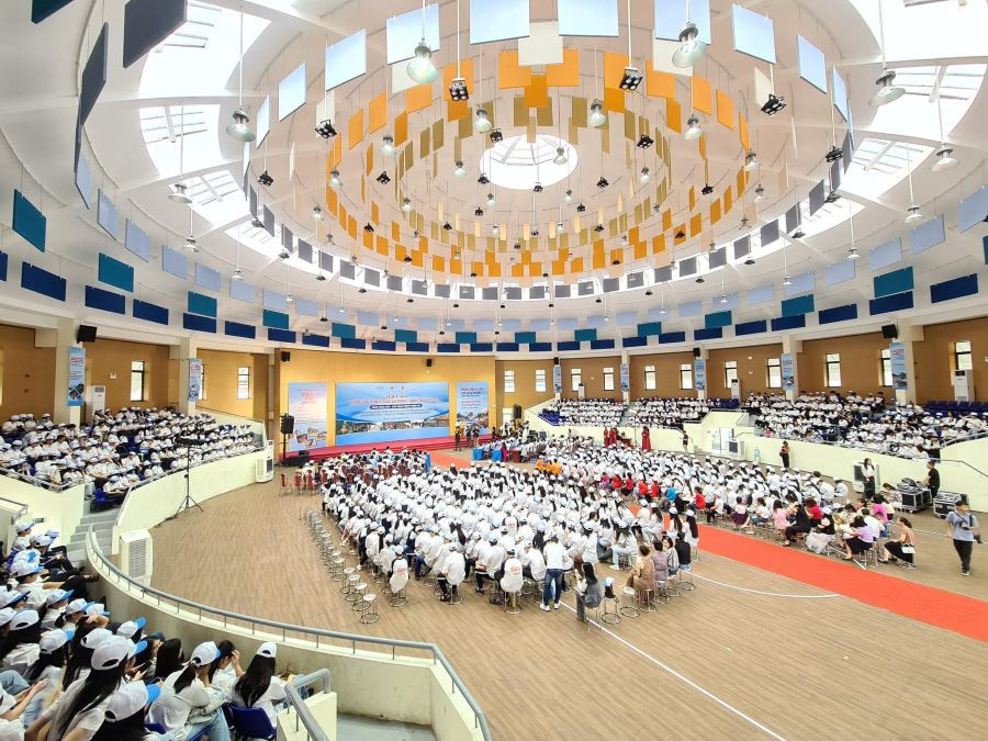 Quang cảnh Lễ mít tinh hưởng ứng Tuần lễ quốc gia về phòng, chống thiên tai năm 2024 với tổ chức tại trường THPT Chuyên Hùng Vương, tỉnh Phú Thọ.