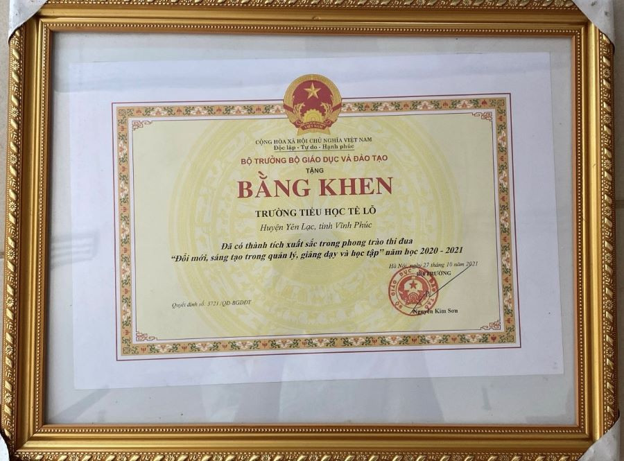 Bộ trưởng Bộ GD&ĐT tặng Bằng khen Trường Tiểu học Tề Lỗ đã có thành tích xuất sắc trong phong trào thi đua “Đổi mới, sáng tạo trong quản lý, giảng dạy và học tập” năm học 2020 - 2021. Bộ trưởng Bộ GD&ĐT tặng Bằng khen Trường Tiểu học Tề Lỗ đã có thành tích xuất sắc trong phong trào thi đua “Đổi mới, sáng tạo trong quản lý, giảng dạy và học tập” năm học 2020 - 2021.