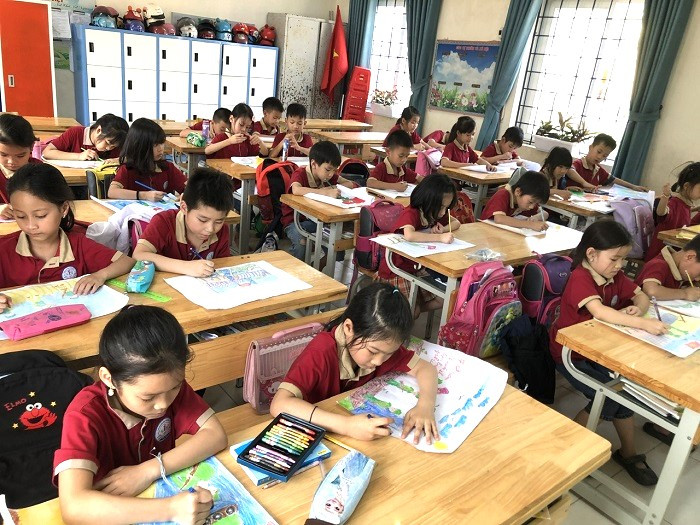 Học sinh Trường Tiểu học Đại Tự thi vẽ tranh với chủ đề “Chiến thắng Điện Biên Phủ và hình ảnh Điện Biên Phủ hôm nay”.