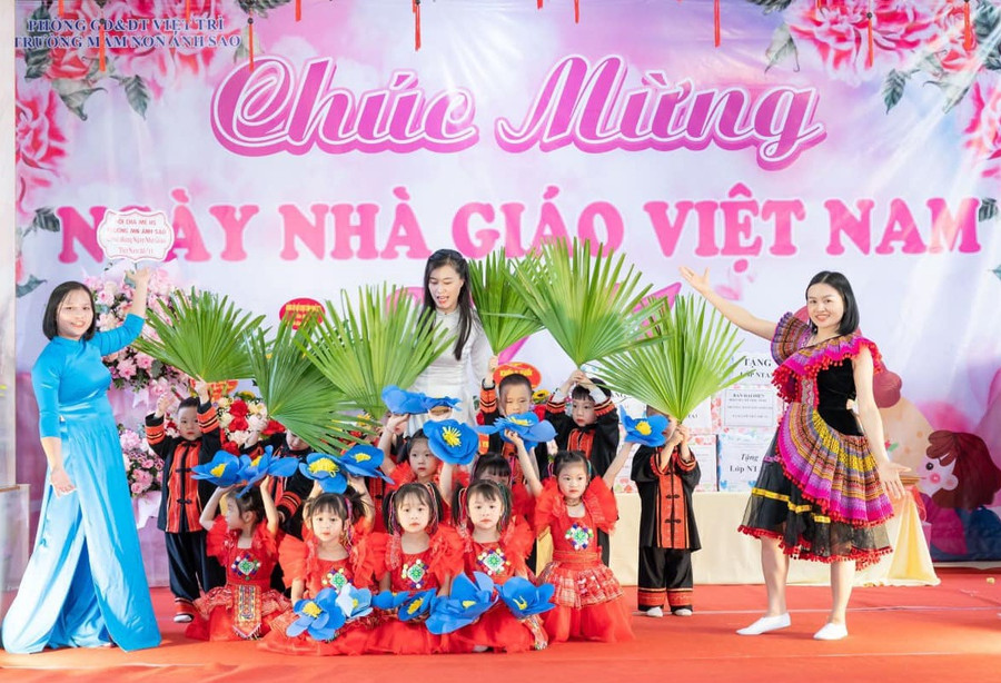 Đặc sắc tiết mục văn nghệ của cô và trẻ Trường Mầm non Ánh Sao. Đặc sắc tiết mục văn nghệ của cô và trẻ Trường Mầm non Ánh Sao.