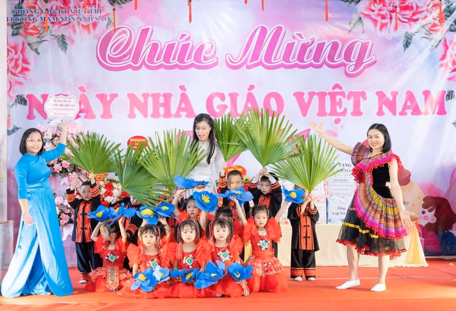 Đặc sắc tiết mục văn nghệ của cô và trẻ Trường Mầm non Ánh Sao.