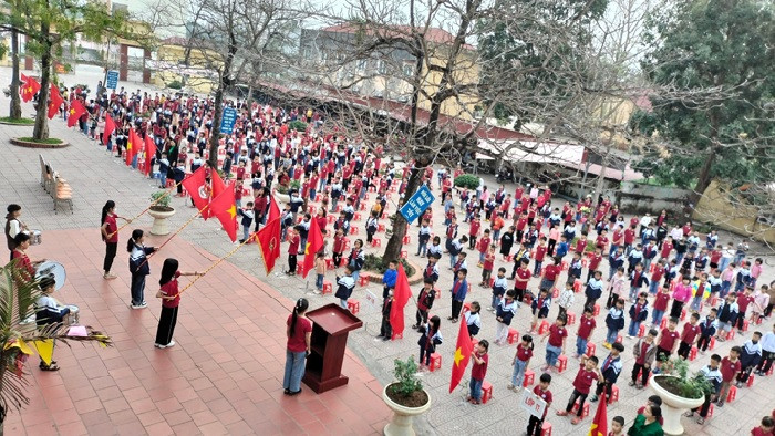 Trường Tiểu học Đại Tự tích cực đổi mới sinh hoạt dưới cờ.