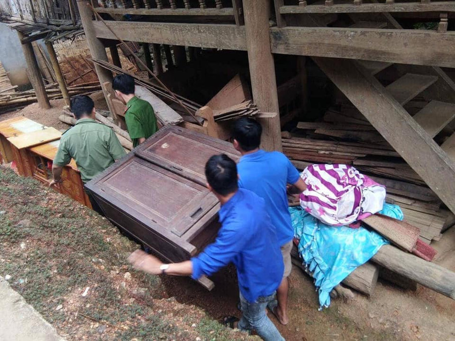 Giúp di chuyển đồ đạc, tài sản người dân