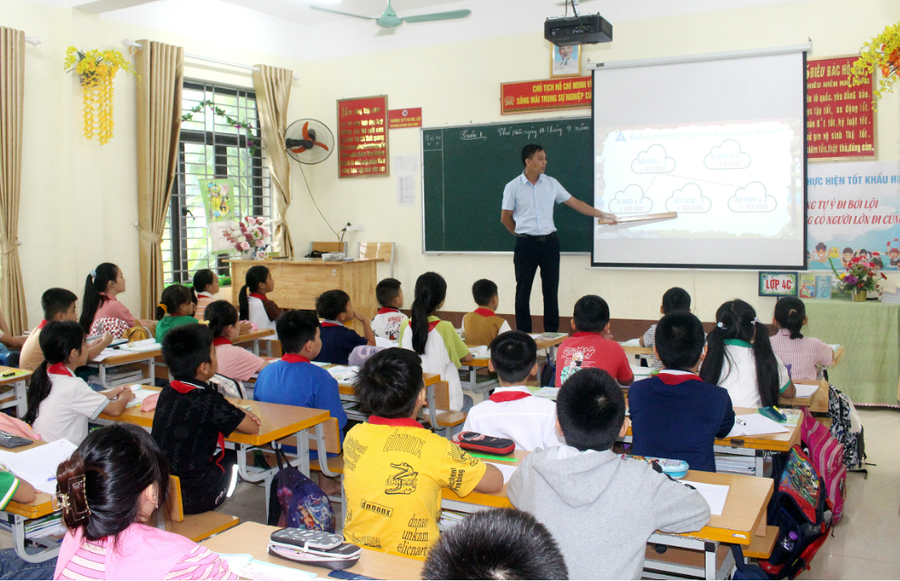 Trường tiểu học Hồ Sơn (Tam Đảo) được đầu tư khang trang, sạch đẹp, đáp ứng nhu cầu học tập của con em đồng bào. Ảnh: Dương Hà Trường tiểu học Hồ Sơn (Tam Đảo) được đầu tư khang trang, sạch đẹp, đáp ứng nhu cầu học tập của con em đồng bào. Ảnh: Dương Hà