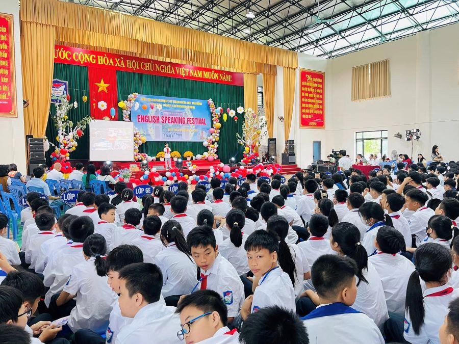 Trường THCS Văn Lang tổ chức Ngày hội nói tiếng Anh - English speaking festival cho hơn 1400 em học sinh, ngày 30/10.