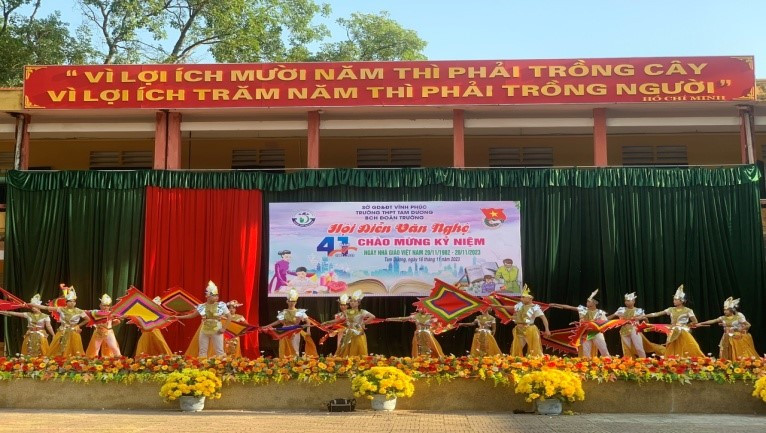 Tiết mục ngoại khóa chào mừng ngày Nhà giáo Việt Nam 20/11.