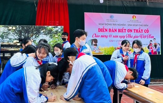 Học sinh gửi “Ngàn lời tri ân” tới thầy cô qua Diễn đàn “Biết ơn thầy cô” Chào mừng 41 năm ngày Nhà giáo Việt Nam (20/11/1982 - 20/11/2023).