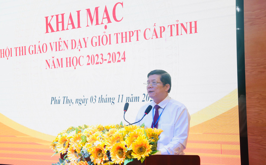 Giám đốc Sở GD&amp;ĐT Phú Thọ Nguyễn Văn Mạnh phát biểu khai mạc hội thi.