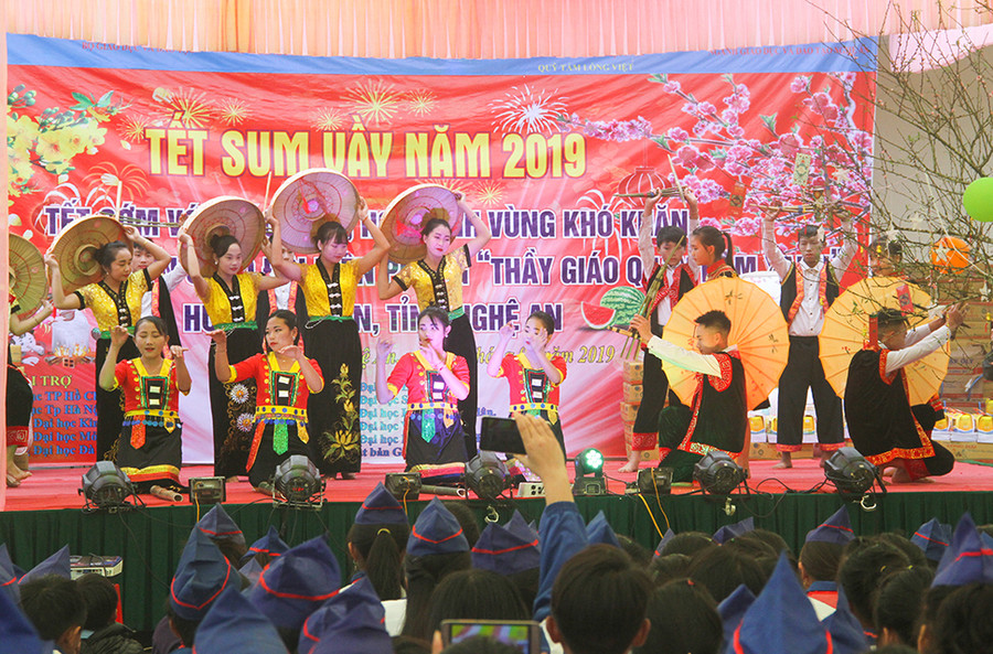 Chương trình giao lưu văn nghệ vui tết của học sinh xã biên giới Na Ngoi (huyện Kỳ Sơn, Nghệ An Chương trình giao lưu văn nghệ vui tết của học sinh xã biên giới Na Ngoi (huyện Kỳ Sơn, Nghệ An