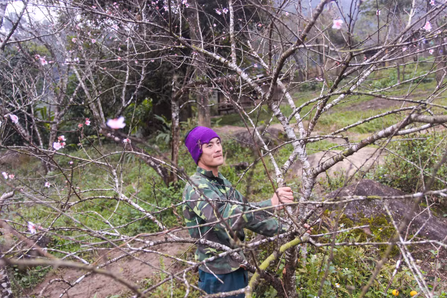 Xã biên giới Na Ngoi nằm dưới đỉnh Pù Xai Lai Leng là một trong những thủ phủ của đào đá ở Nghệ An