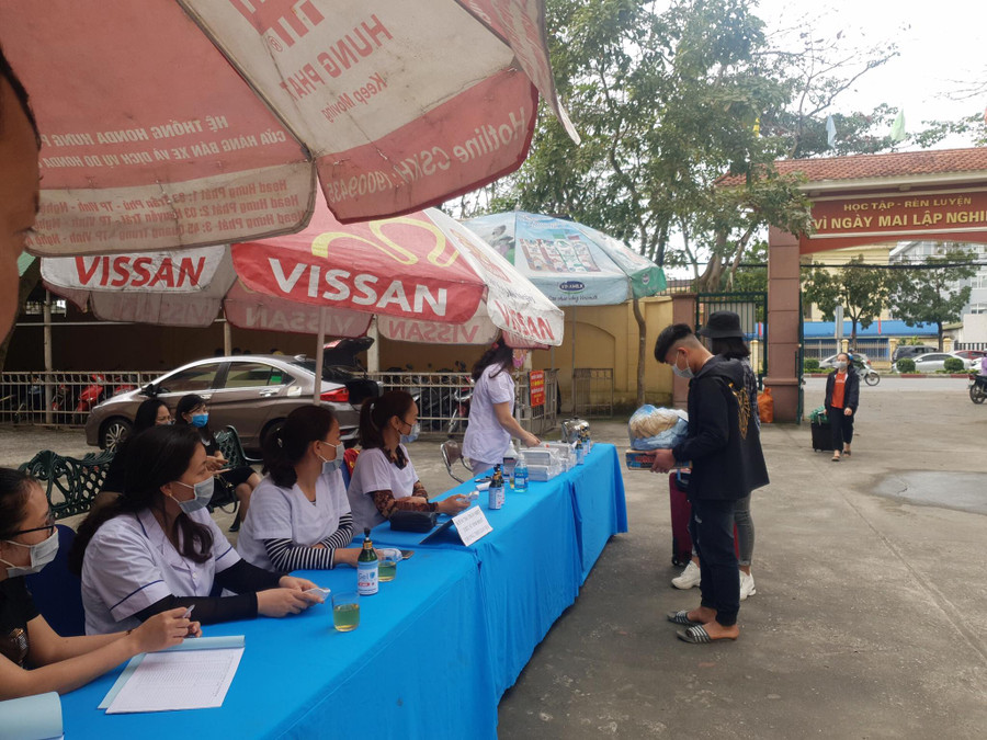 Học sinh Trường THPT Dân tộc nội trú tỉnh Nghệ An đã xuống trường nhập học sau kỳ nghỉ Học sinh Trường THPT Dân tộc nội trú tỉnh Nghệ An đã xuống trường nhập học sau kỳ nghỉ