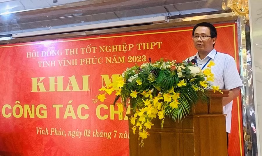 Ông Trịnh Văn Mừng - Trưởng phòng Khảo thí và QLCLGD, SỞ GD&ĐT Vĩnh Phúc báo cáo công tác chuẩn bị chấm thi.
