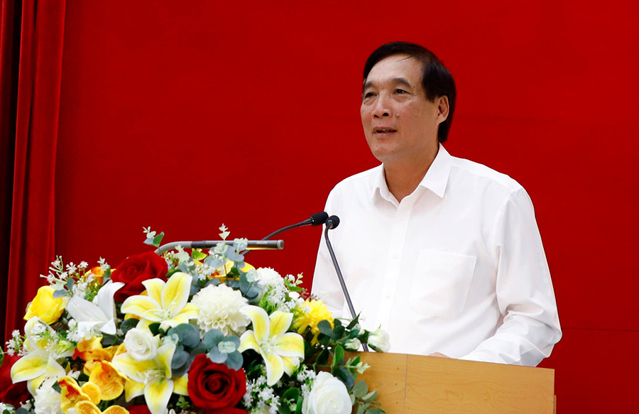 Bí thư Tỉnh ủy Bùi Minh Châu phát biểu chỉ đạo tại hội nghị. Ảnh: Tuấn Phương