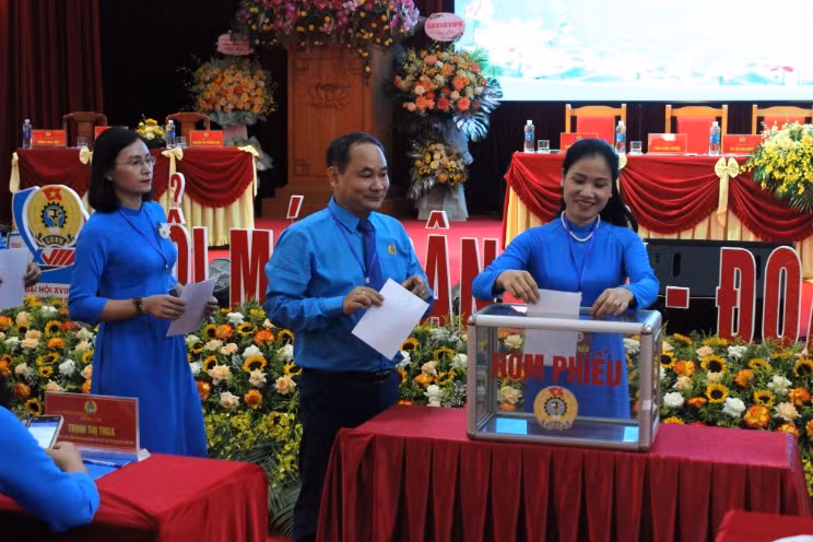 Bỏ phiếu bầu Ban Chấp hành Công đoàn ngành Giáo dục tỉnh Vĩnh Phúc, nhiệm kỳ 2023-2028.