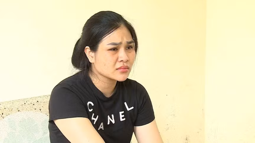 Nguyễn Thị Lan Anh tại cơ quan công an