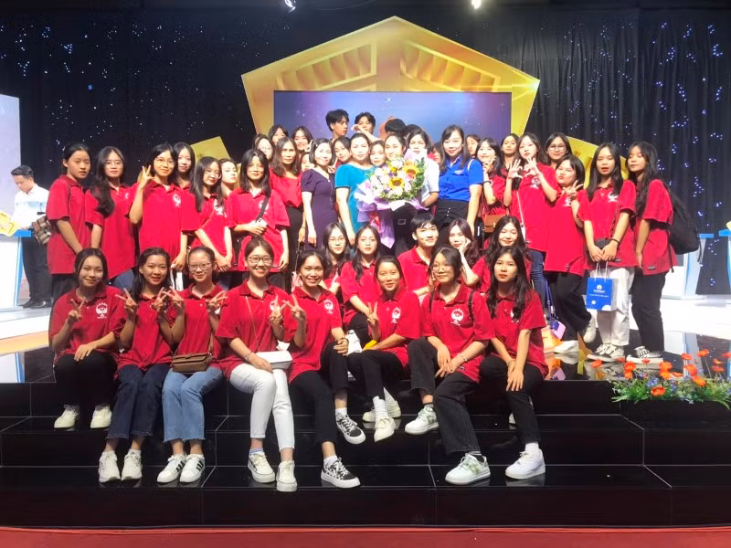 Lớp 12A5 Trường THPT Thanh Thủy năm học 2022-2023.