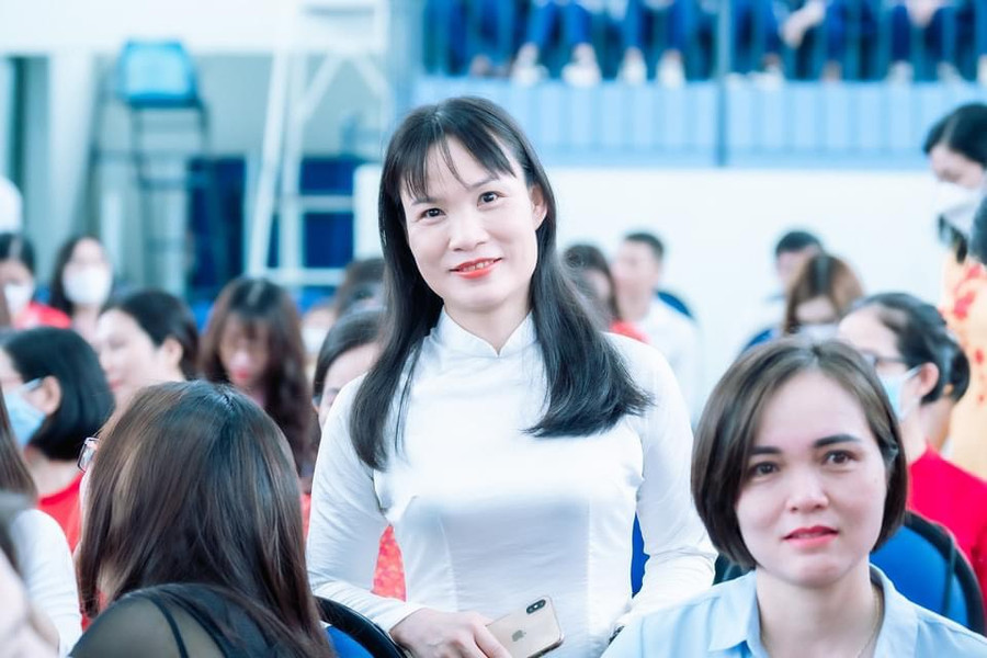 Cô Lê Thị Thu Trang, giáo viên Ngữ văn Trường THPT Chuyên Vĩnh Phúc. Cô Lê Thị Thu Trang, giáo viên Ngữ văn Trường THPT Chuyên Vĩnh Phúc.