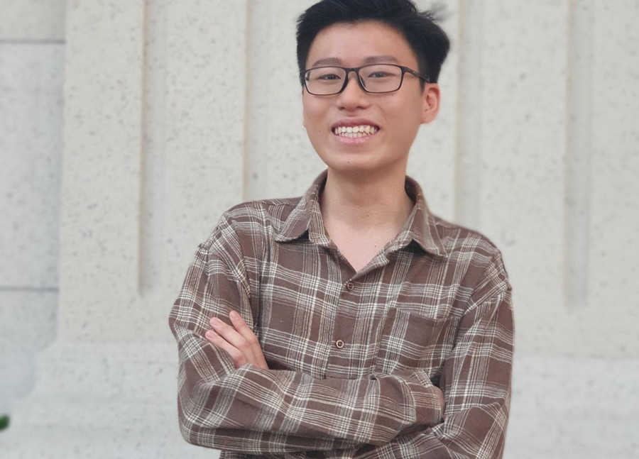 Lê Xuân Hoàng giành giải Nhì HSG quốc gia môn Toán cho rằng, không phải làm được nhiều bài tập là tốt, mà phải hiểu bản chất Toán học của câu hỏi. Lê Xuân Hoàng giành giải Nhì HSG quốc gia môn Toán cho rằng, không phải làm được nhiều bài tập là tốt, mà phải hiểu bản chất Toán học của câu hỏi.