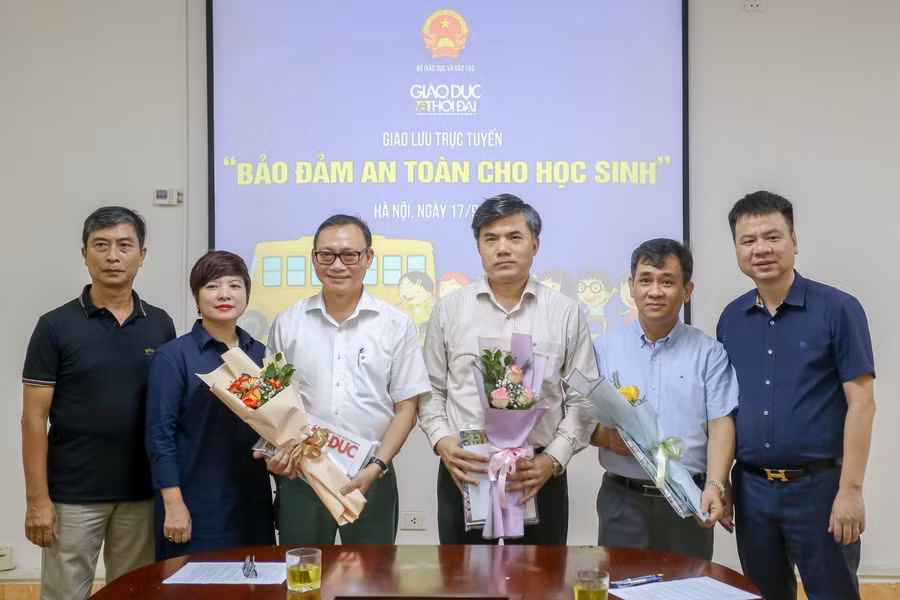 Giao lưu trực tuyến “Làm thế nào để học sinh an toàn đến trường?”