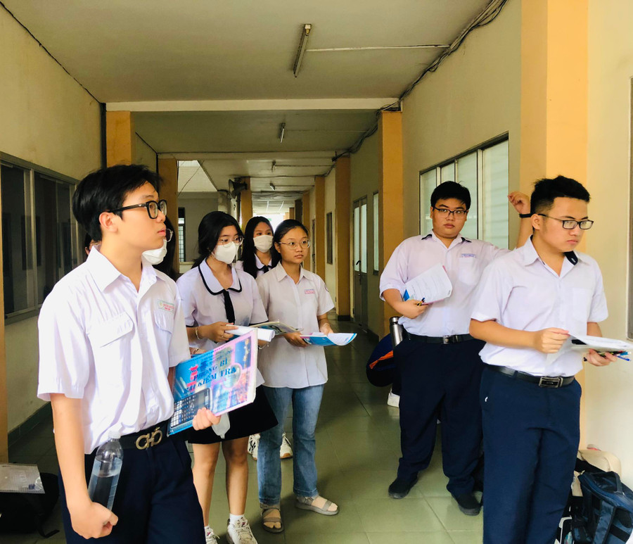Thí sinh dự thi đánh giá năng lực ĐH Quốc gia TPHCM đợt 1. Ảnh: Mạnh Tùng