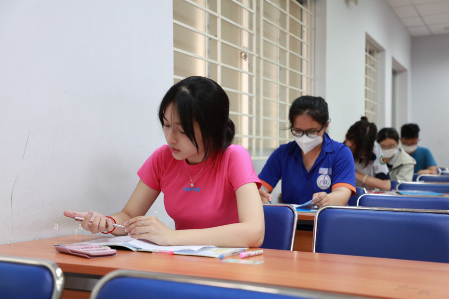 Thí sinh dự thi đánh giá năng lực đợt 1 do Đại học Quốc gia TPHCM tổ chức, tháng 3/2024. Ảnh: Mạnh Tùng Thí sinh dự thi đánh giá năng lực đợt 1 do Đại học Quốc gia TPHCM tổ chức, tháng 3/2024. Ảnh: Mạnh Tùng