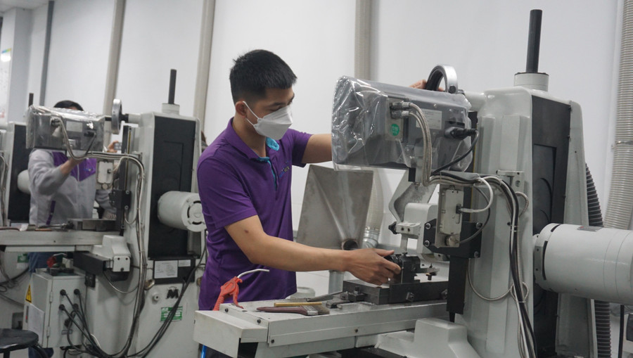 Việc liên kết đào tạo giữa trường nghề và doanh nghiệp giúp học sinh có cơ hội tiếp cận máy móc hiện đại, kỷ luật lao động. Việc liên kết đào tạo giữa trường nghề và doanh nghiệp giúp học sinh có cơ hội tiếp cận máy móc hiện đại, kỷ luật lao động.