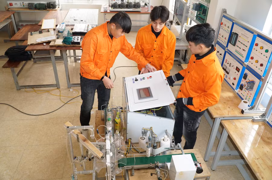 Sinh viên Trường Cao đẳng nghề Việt – Đức (Nghệ An) tham gia nghiên cứu, sáng tạo dự án khởi nghiệp.