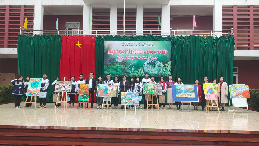 Tiết học hoạt động trải nghiệm - hướng nghiệp của Trường THPT Huỳnh Thúc Kháng (TP Vinh, Nghệ An). Ảnh: NTCC.