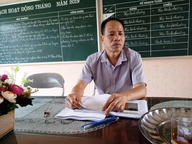 Thầy giáo Lê Thiên Quang - Hiệu trưởng nhà trường kể lại giây phút kinh hoàng.