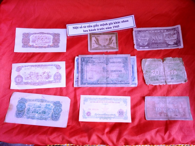 Các hiện vật được trưng bày tại triển lãm.