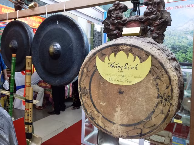 Chiếc trống lệnh của tướng quân Khằm Ban, huyện Quan Hóa (Thanh Hóa).